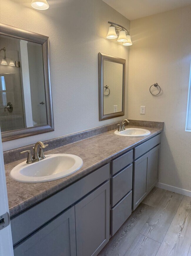 Building Photo - New Construction Townhome in University Park