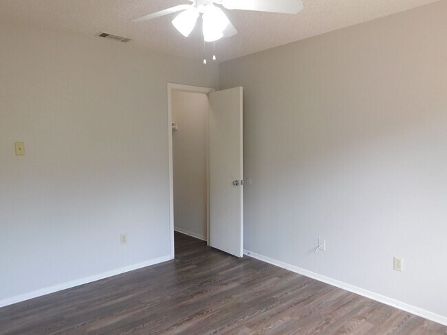 Building Photo - D.Schrager Properties1 (12003 Arrowwood Dr)