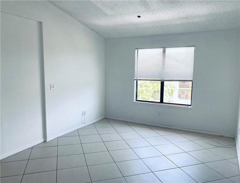 Building Photo - 2315 N Congress Ave