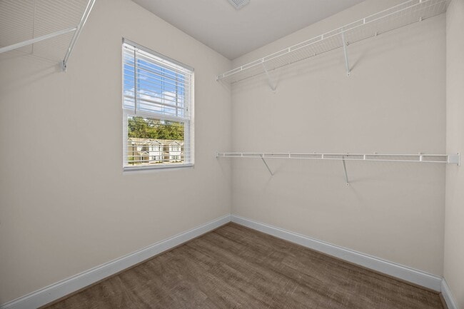 Building Photo - TWO BEDROOM UNIT FOR REDUCED RENTAL RATE!