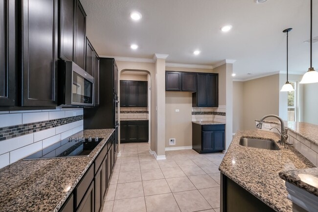 Building Photo - APPLICATION RECEIVED        4 Bedroom 2.5 Bath Ready for Move-in