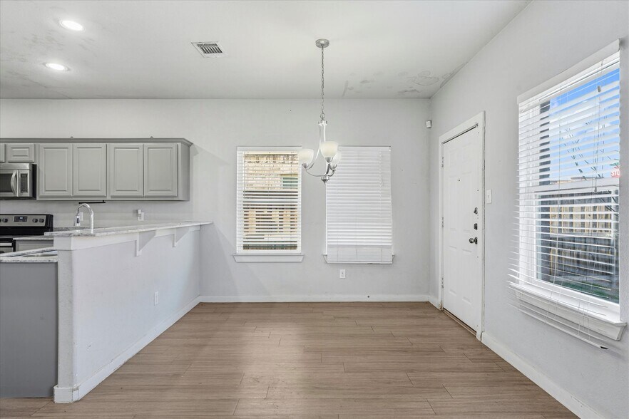 Building Photo - 9975 Rio Doso Dr