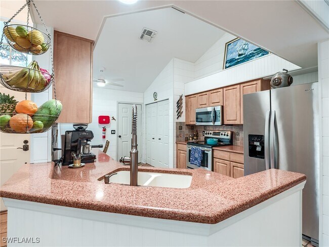 Building Photo - 15004 Cloverdale Dr