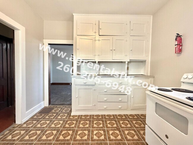 Building Photo - 907 Lincoln Ave