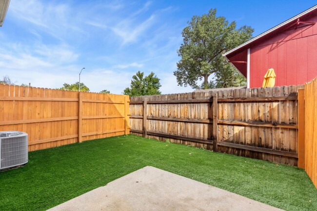 Building Photo - 1618 Banyan Dr
