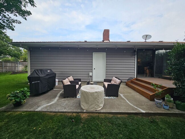 Building Photo - Beautifully Remodeled Home in the Valley