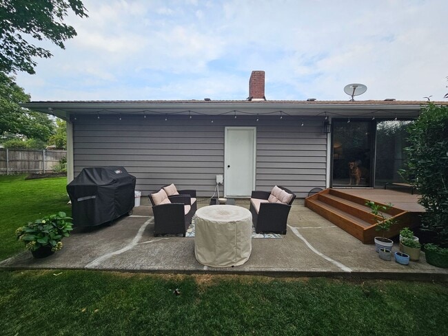 Building Photo - Beautifully Remodeled Home in the Valley
