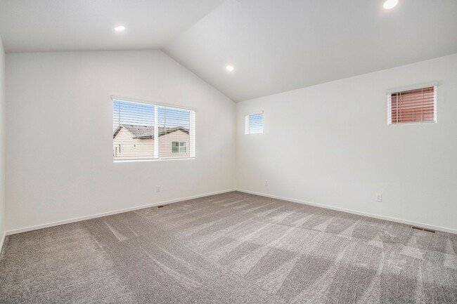 Building Photo - Exquisite 3 Bed 2.5 Bath Single Family Home