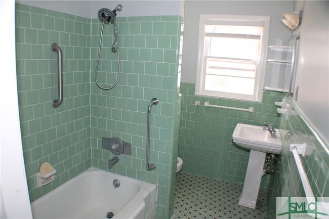 Building Photo - 5529 Varn Dr