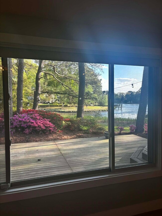 Building Photo - 339 Thole St