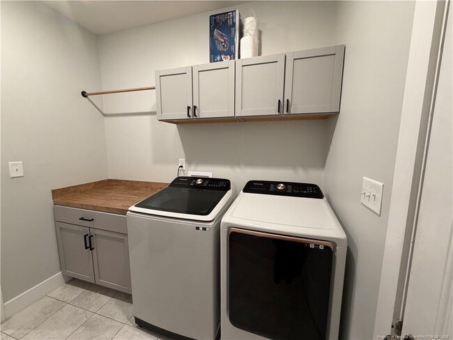 Building Photo - 68 Spruce Holw Cir