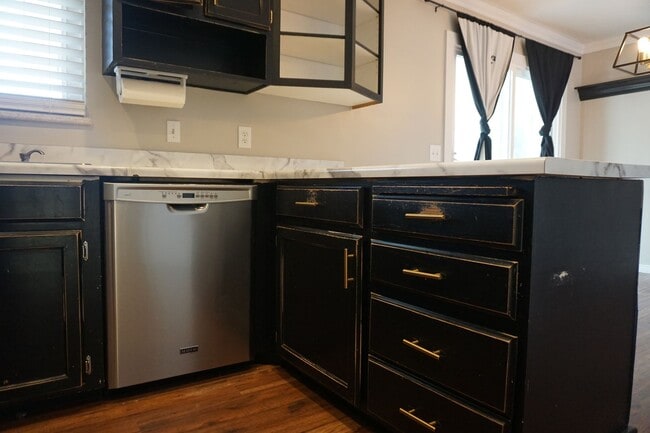 Building Photo - Quiet 4 Bedroom 2.5 Bath Taylorsville Home
