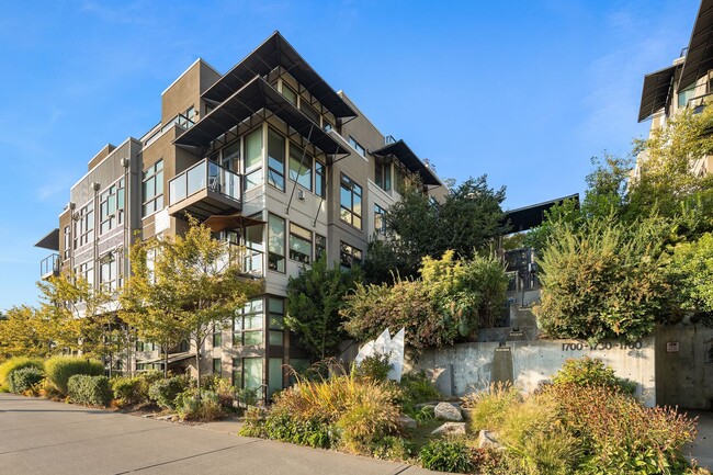 Building Photo - Beautiful Studio Condo by Gasworks Park