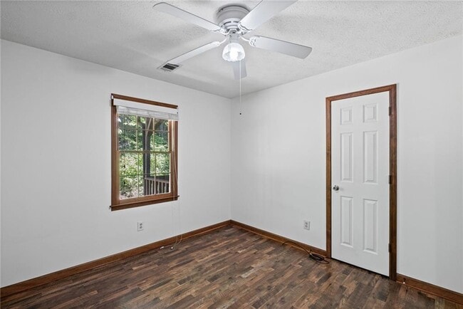 Building Photo - 1321 Timbercrest Dr