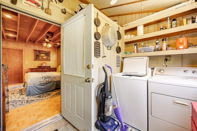 Building Photo - 297 Little River Ln