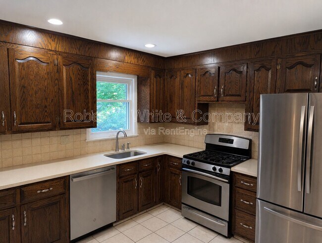 Building Photo - 1040 Daniels Farm Rd