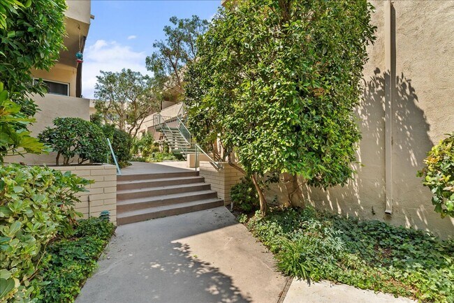 Building Photo - 17424 Burbank Blvd