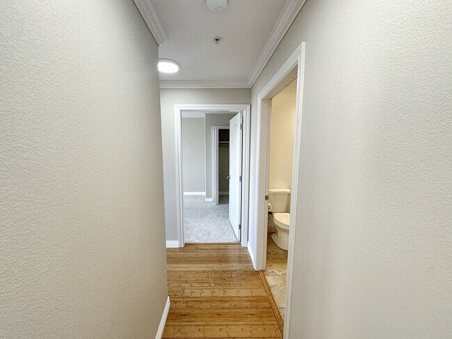Building Photo - One Month Free - Spacious 2-Bed, 2-Bath Apartment in San Leandro