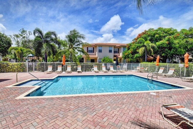 Building Photo - 1019 W Longport Cir