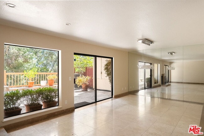 Building Photo - 2748 Bottlebrush Dr