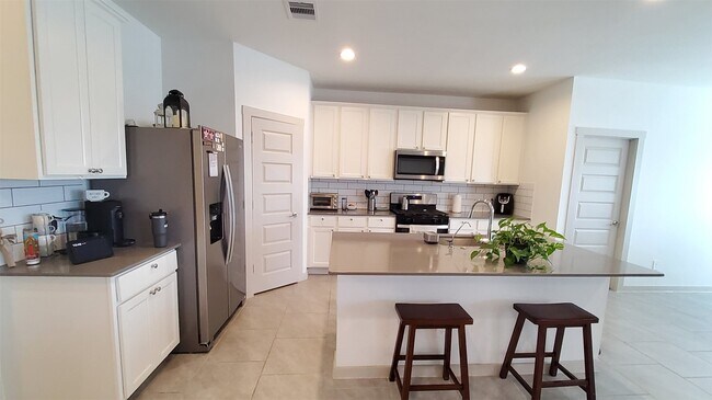 Building Photo - 4011 Itzle Is Ct