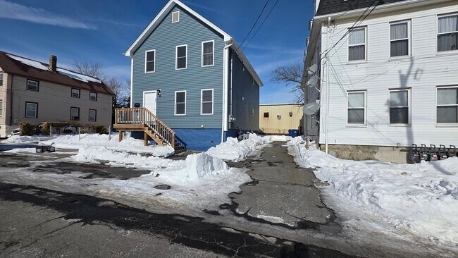 Building Photo - 31 Hicks St