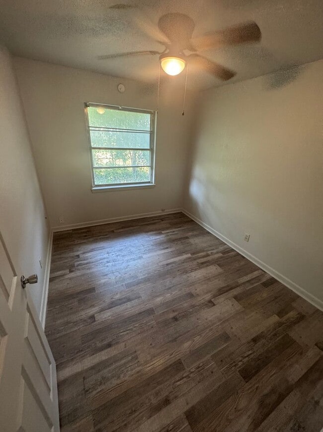 Building Photo - 3 BEDROOM 1 BATHROOM HOME FOR RENT!