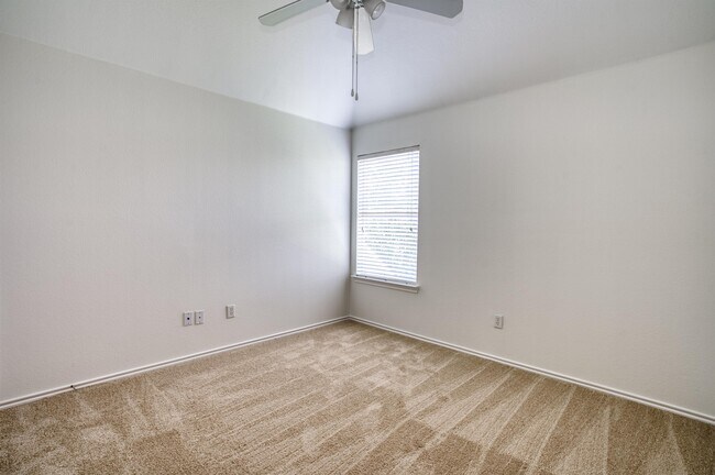 Building Photo - 9909 Delamere Dr