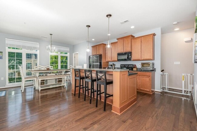 Building Photo - 3034 Meridian Cmns