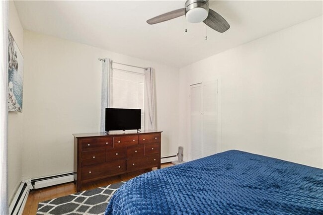 Building Photo - 13 Holland St