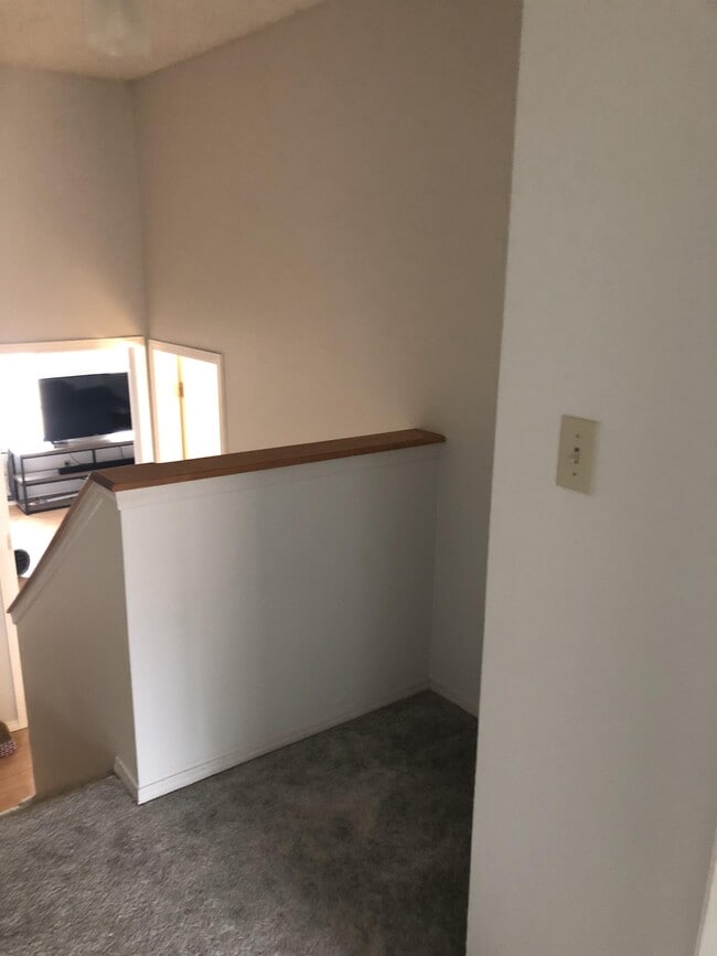 Building Photo - 2247 Villa Rosa Dr