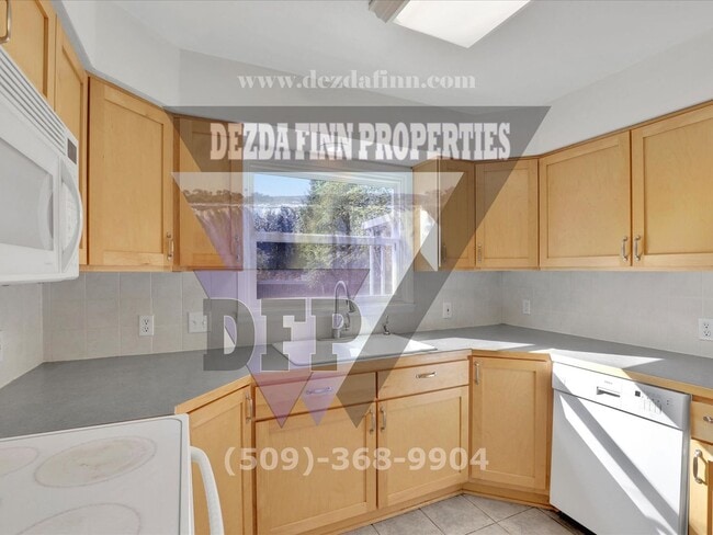 Building Photo - Charming Shadle District 3 bedroom with RV...