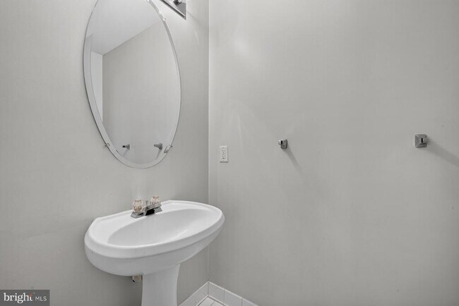 Building Photo - 2495 Cheyenne Dr