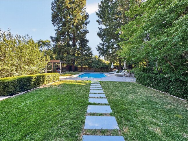 Building Photo - Gorgeous 4 Bedroom PLUS Spacious Bonus Room with Pool in Desired Alamo Neighborhood Available Now!