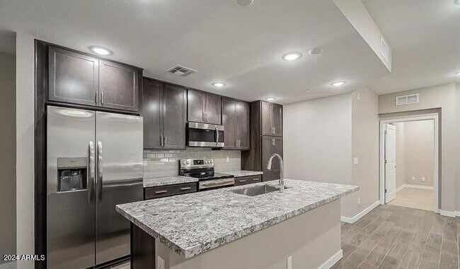 Building Photo - 155 N Lakeview Blvd