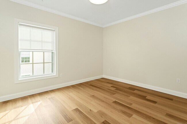 Building Photo - 340 Heights Rd