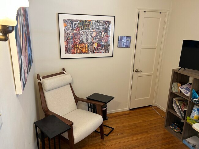 Building Photo - 638 Sheldon St