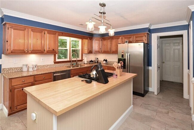 Building Photo - Close to Naval Base NOB!