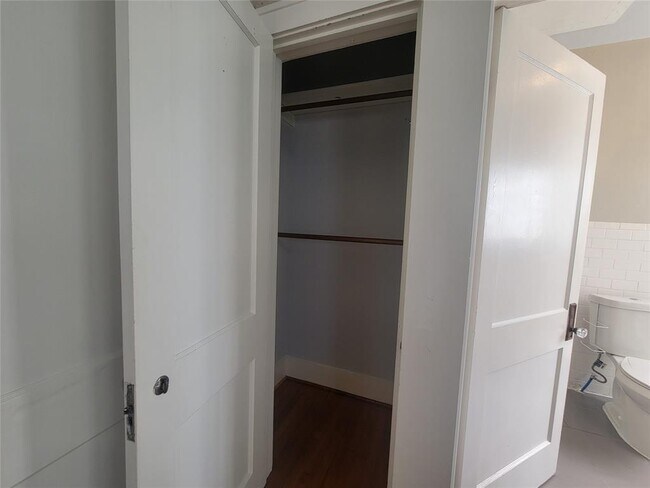 Building Photo - 2406 Huldy St