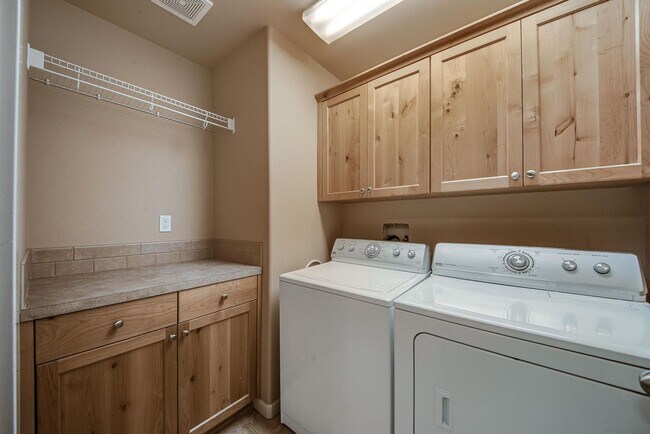 Building Photo - 20469 Brentwood Ave