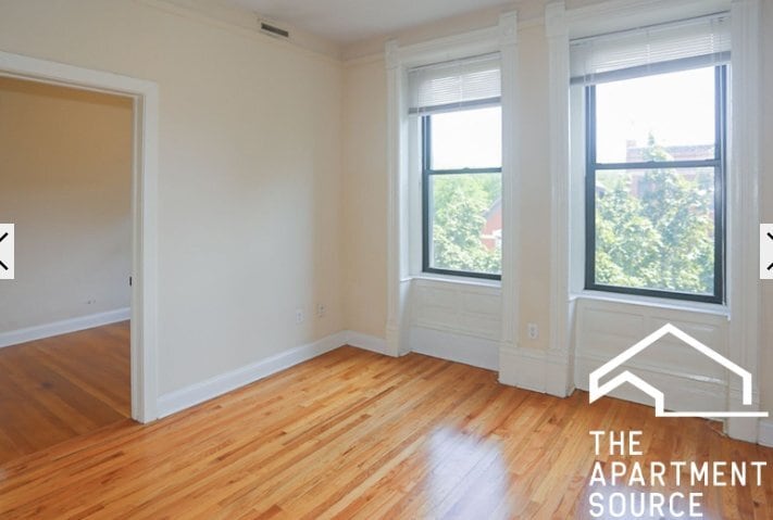 Building Photo - 2954 N Racine Ave