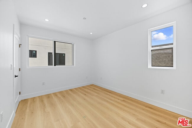 Building Photo - 3207 W 18th St