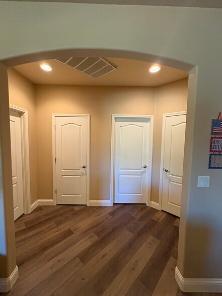 Building Photo - 4888 Lofty Oak Dr