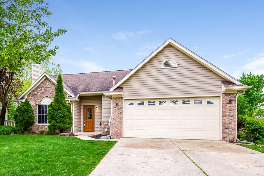 Building Photo - 8867 Sundrop Rd