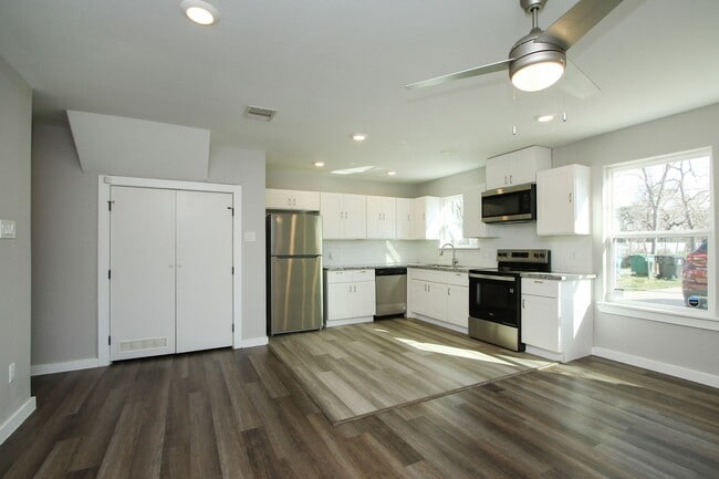 Building Photo - 5709 Breland St