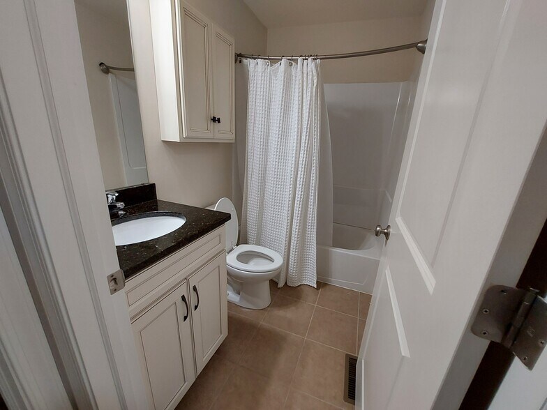 Hall Bathroom - 3845 Jacob Stout Rd