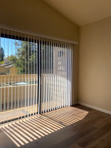 Building Photo - 1507 Woodlake Dr