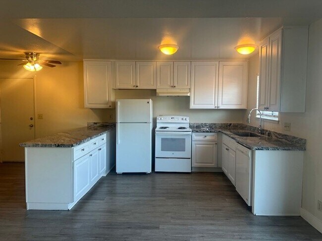 Building Photo - 55-0210