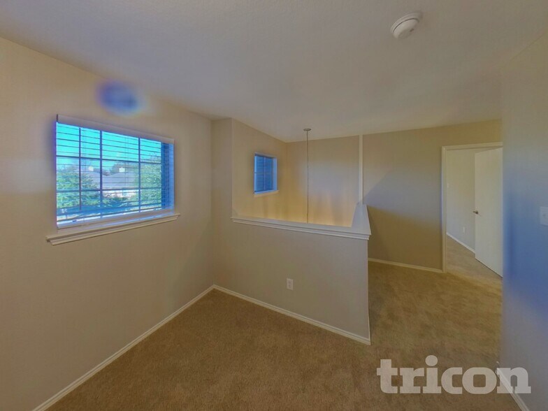 Building Photo - 521 Sandy Ln