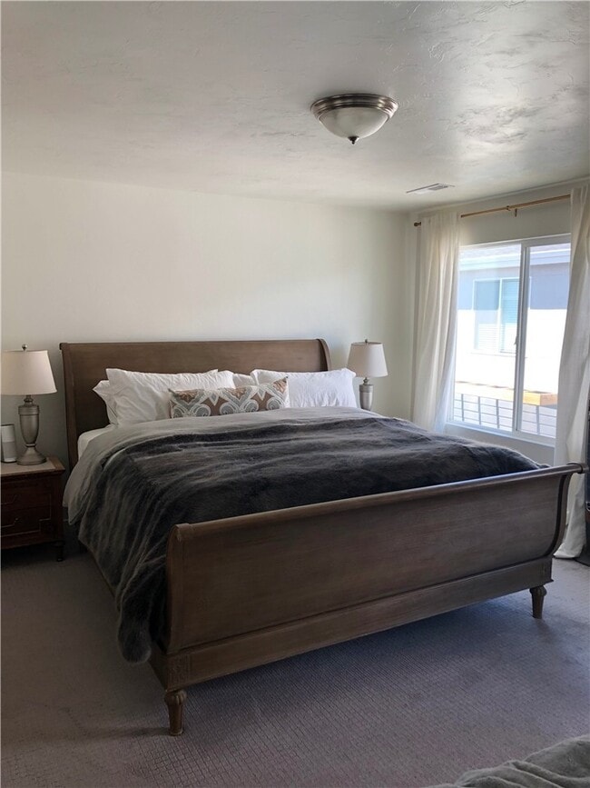 Building Photo - Luxury Bluffdale 4 Bedroom Town Home